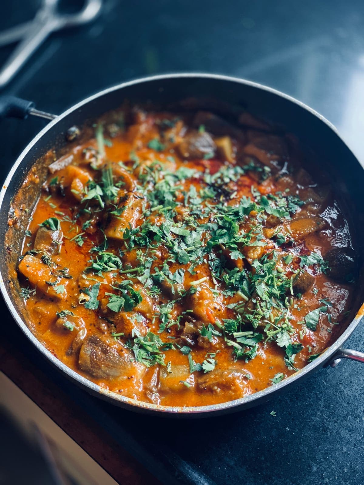 Curry de légumes cuits façon indienne, mijoté au lait de coco et aux épices
