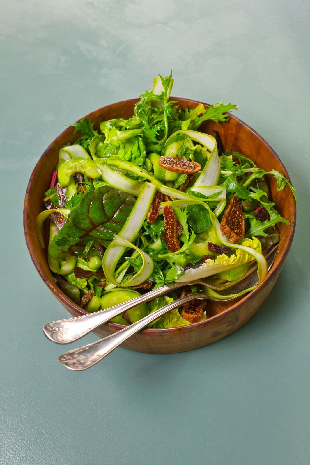 Salade tiède de légumineuses et légumes rôtis, vinaigrette moutarde