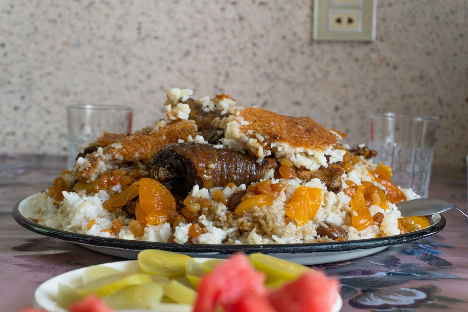 Tajine express de poulet rôti aux abricots secs, façon marocaine, avec amandes torréfiées